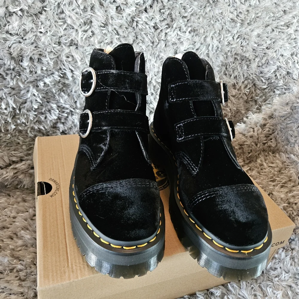 Woman's Boots Dr. Martens Vegan Devon Velvet Platform Boots - Picture 4 of 16